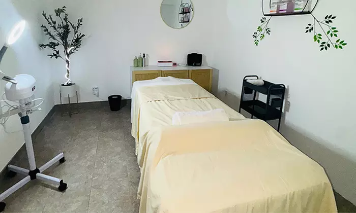 Unwind with a One 60 or 90-Minute Women's Massage with Hot Stones and Aromatherapy ( Up to 51% Off ) - Primary Image