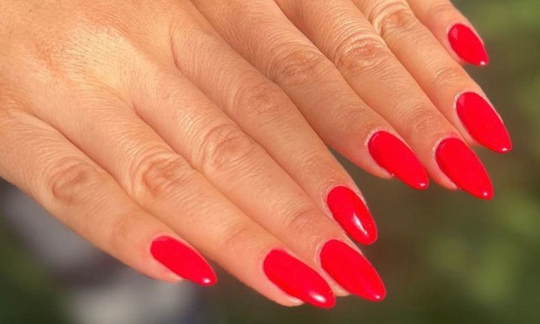 Beauté des mains ou des pieds avec pose de vernis au choix