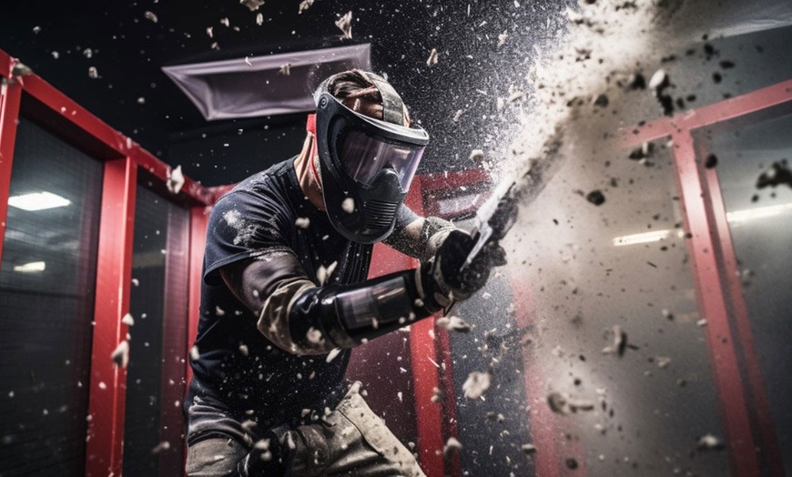 Image 3: Rage room para liberar estrés destrozando objetos