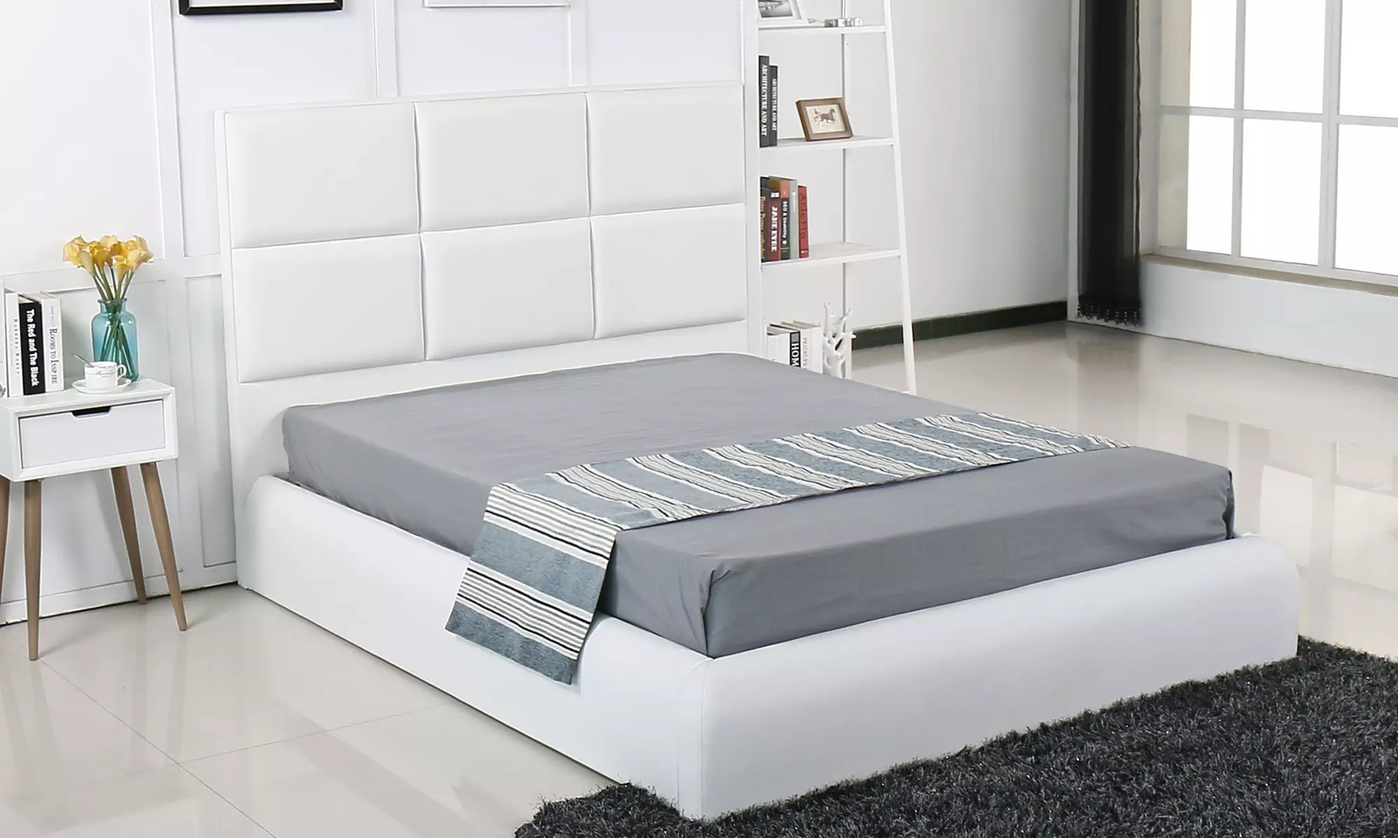 Lit double avec coffre de rangement en simili cuir avec sommier à lattes, livraison offerte - Second Medium