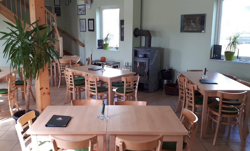 Image 4: 1 - 2 Std. Indoor Mini-Golf für bis zu 12 Personen