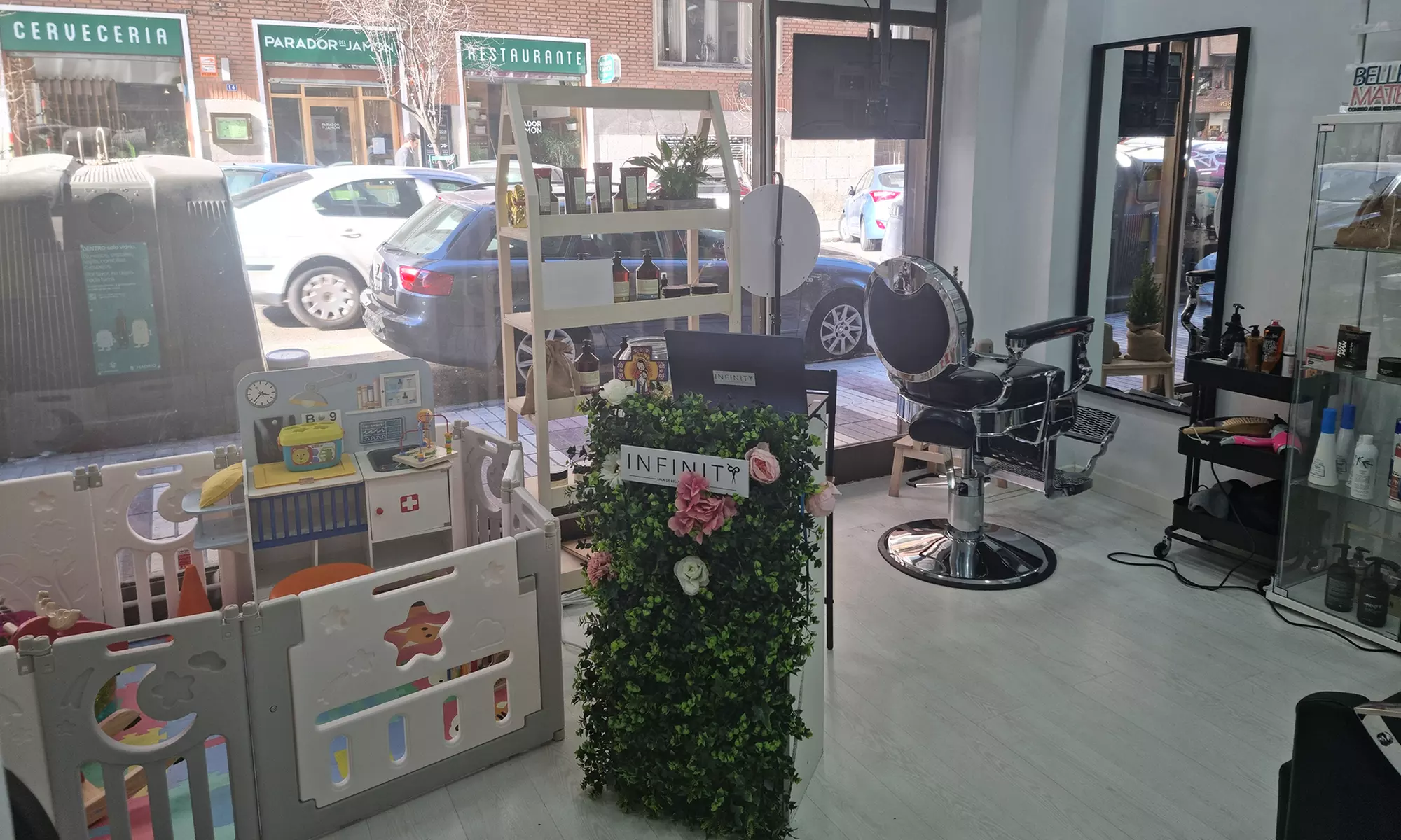 Manicura en Infinity Salón España