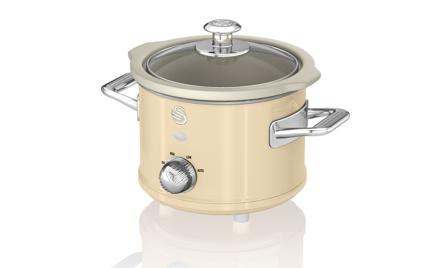 Image 44: Swan 1.5L, 3.5L or 6.5L Retro-Style Slow Cooker