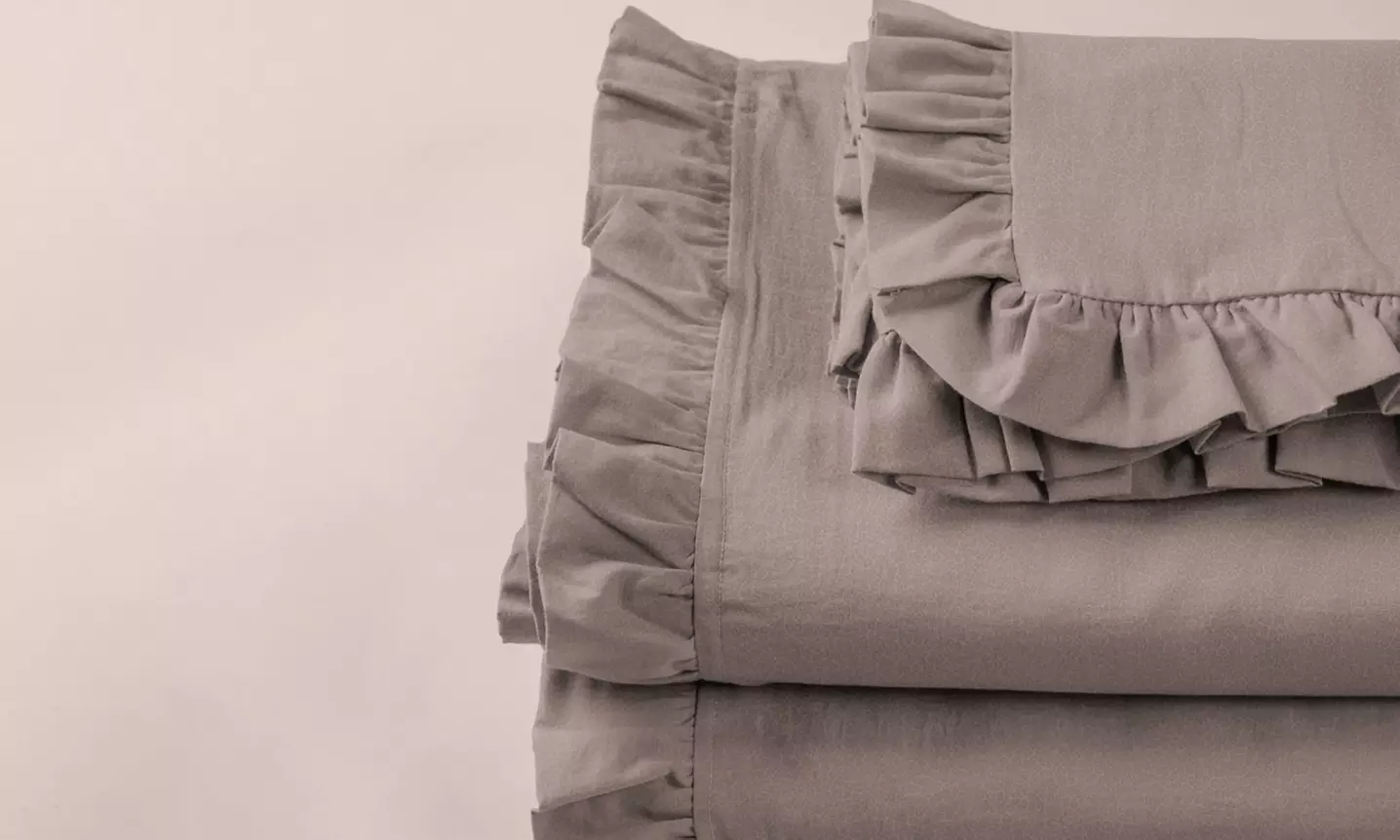 Beddengoedset met ruches voor een tweepersoonsbed