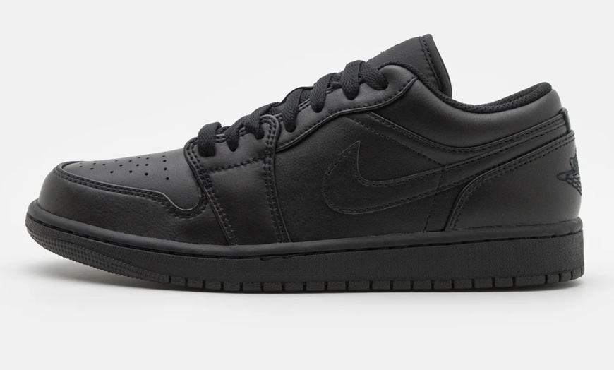 Image 6: Nike Air Jordan Low Men's Trainers