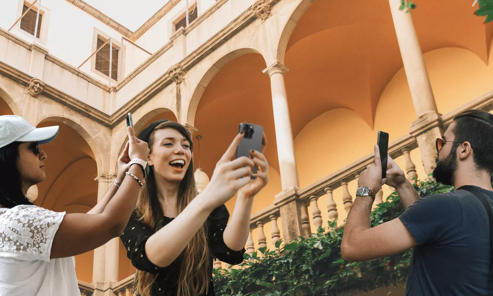 Tour guiado por Barcelona con opción a realidad aumentada y comida