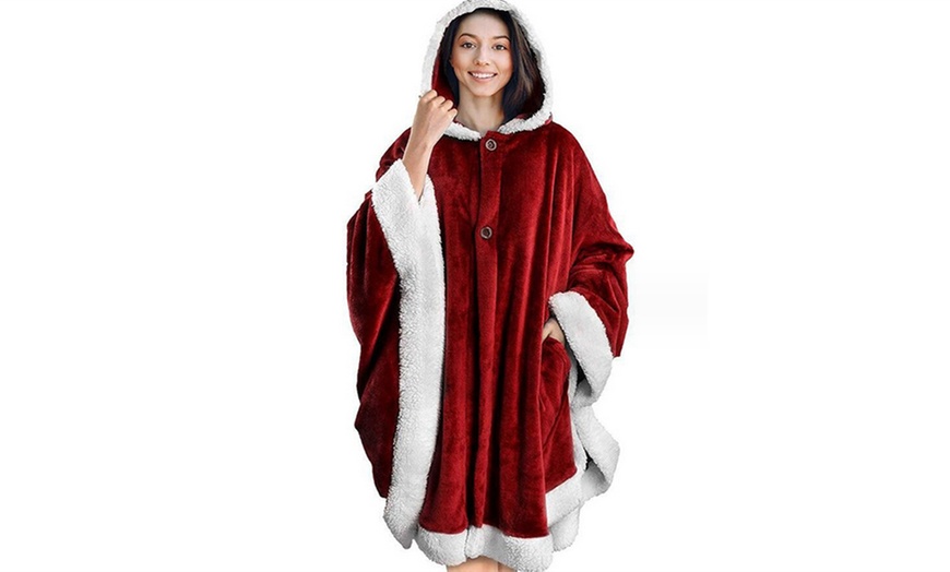 Image 6: Women’s Soft Plush Hooded Wearable Blanket 