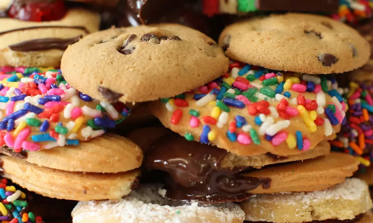 Enjoy Cake Pops, Cupcakes, Cookies & More Delicious Treats