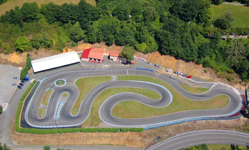 Image 15: Tandas de 10 minutos en Karting Soto de Dueñas para 1 o 2 adultos