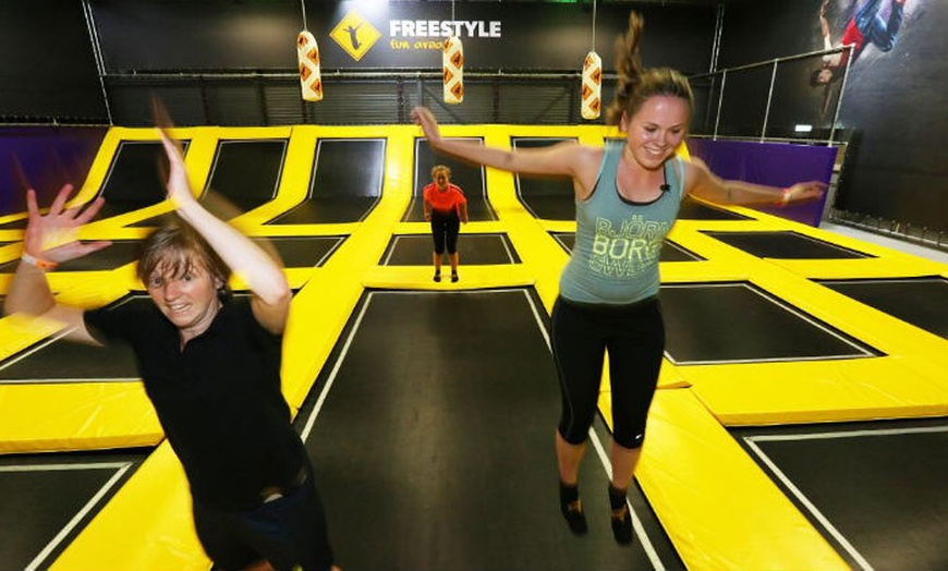 Image 5: 1 uur jumpen op trampolines