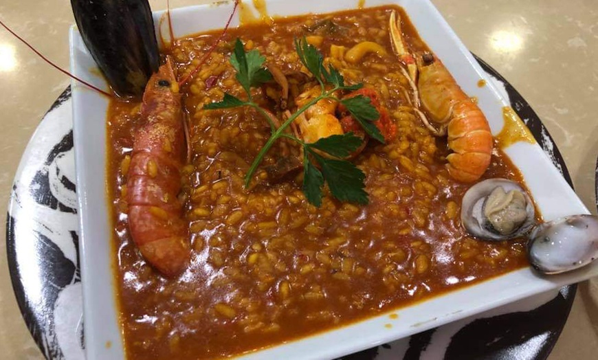 Image 5: ✧ Menú Mariscada con botella de vino
