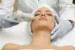 Reafirma tu piel con 1 sesión de tratamiento de lifting facial HIFU con opción a cuello o escote para 1 persona - Second Medium