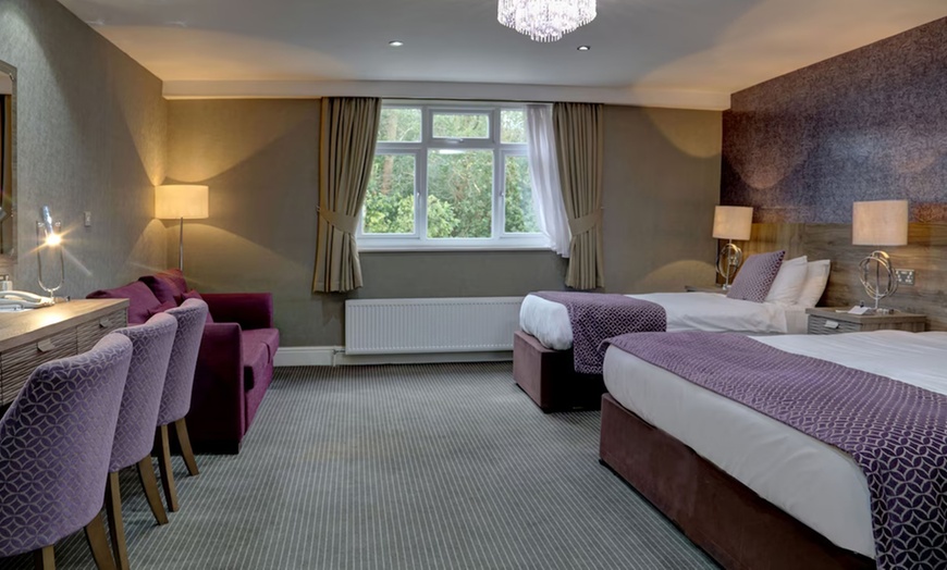 Image 9: Lancashire: Picturesque Stay for 2 with Breakfast, Dinner, Hot Tub 