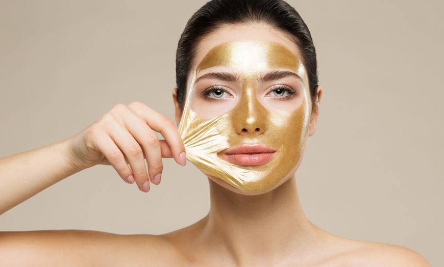 Image 2: 24K Gold Mask Lifting, Firming and Rehydration Facial at Miami Kiss