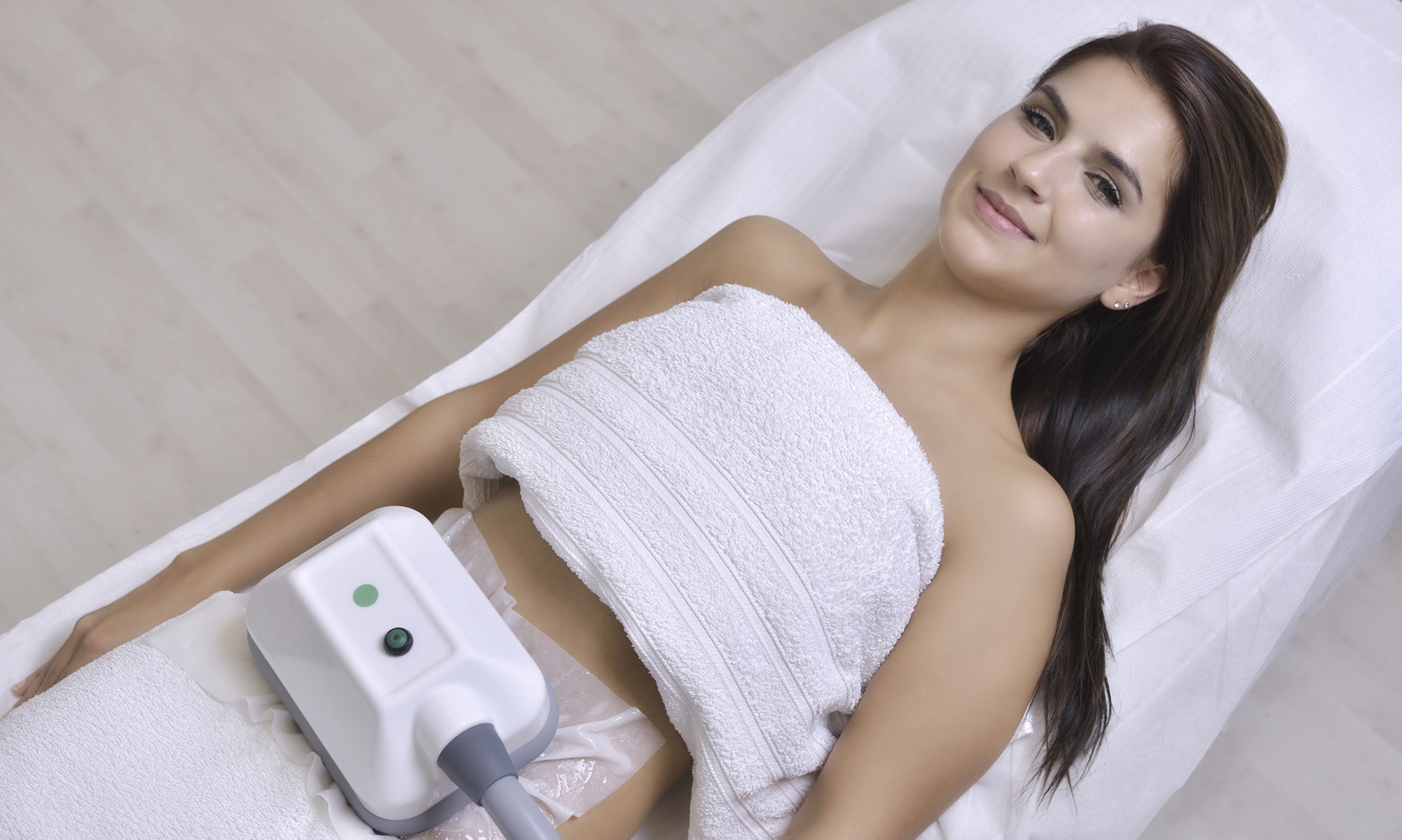 Get Cryolipolysis: Fat-Freezing Applicator Treatment with Roll Shaper!