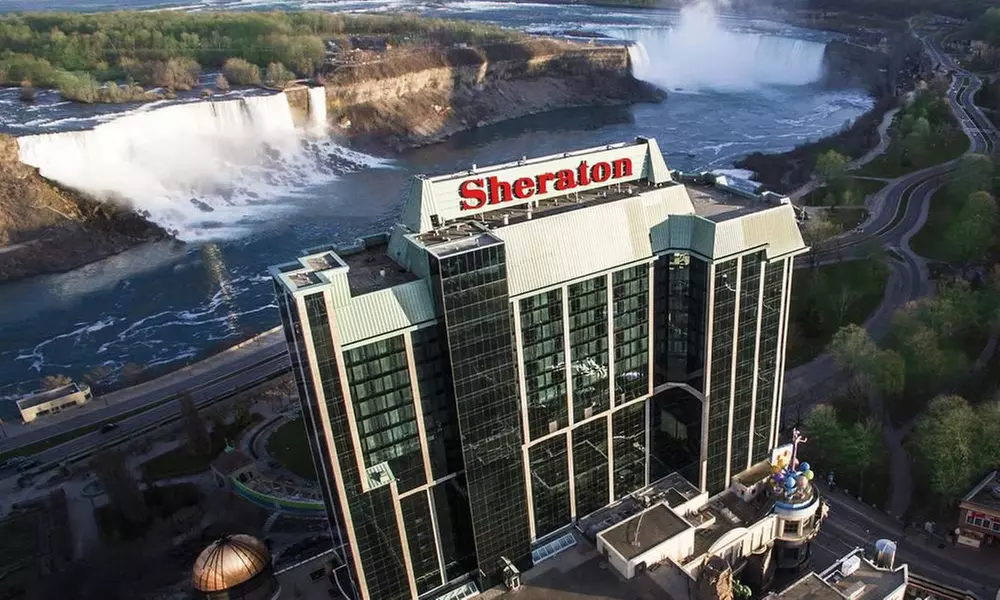 ✈ Iceland, Niagara & New York: 6 or 9 Nights with Hotel Stay & Flights