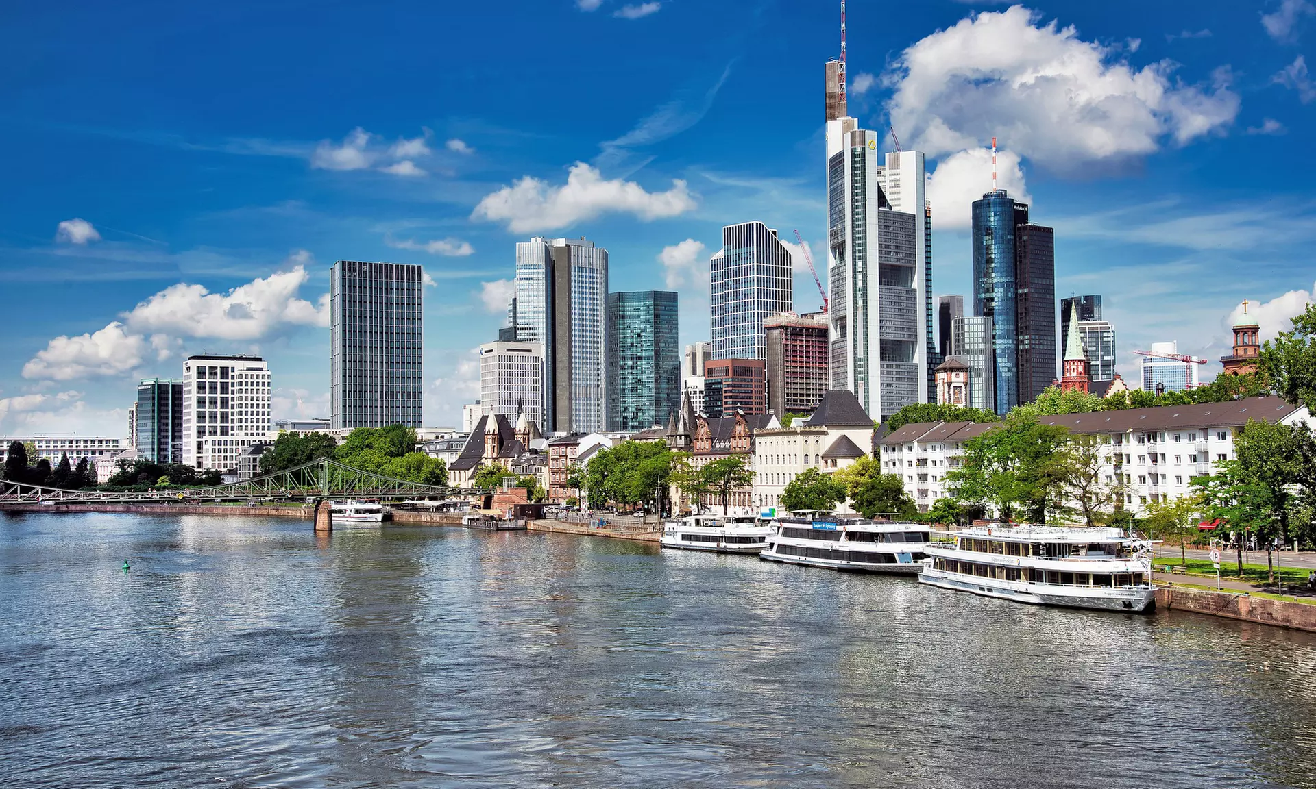 Frankfurt-Airport: Doppelzimmer für Zwei mit Frühstück und Parkplatz im 4* Mercure Hotel Frankfurt Airport Neu Isenburg - Primary Image