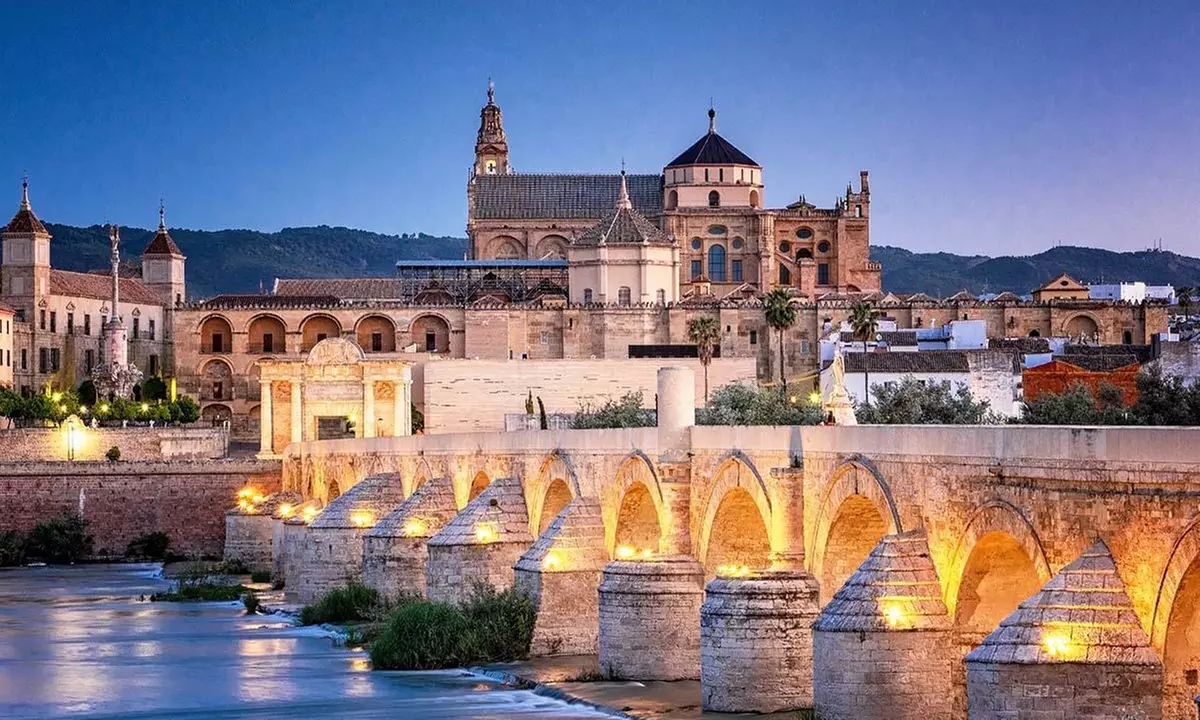 Córdoba: habitación doble con desayuno y minibar