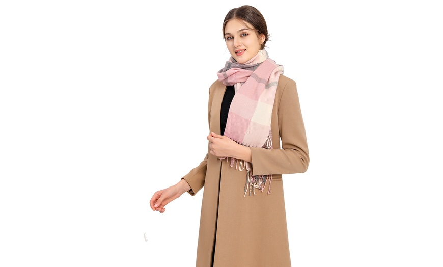 Image 23: Woman Fashion Long Shawl Grid Tassel 