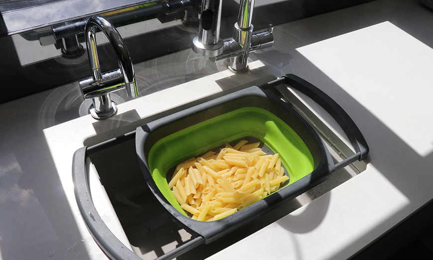 Image 11: Collapsible Colander with Handles