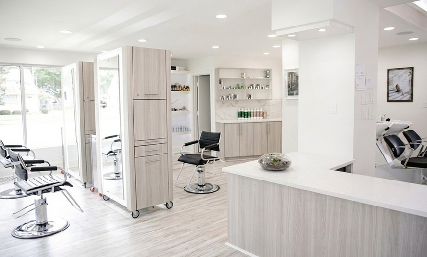 Image 3: Relaxing Blow Dry, Deep Conditioning, or Hot Oil Scalp Massage