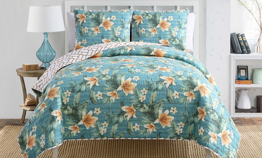 Resort Reversible Quilt Set (3-Piece) | Groupon