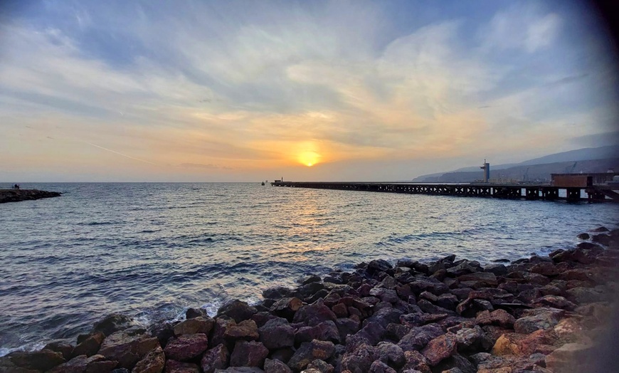 Image 10: 1 o 4 masajes personalizados o ritual con gravedad cero y haloterapia