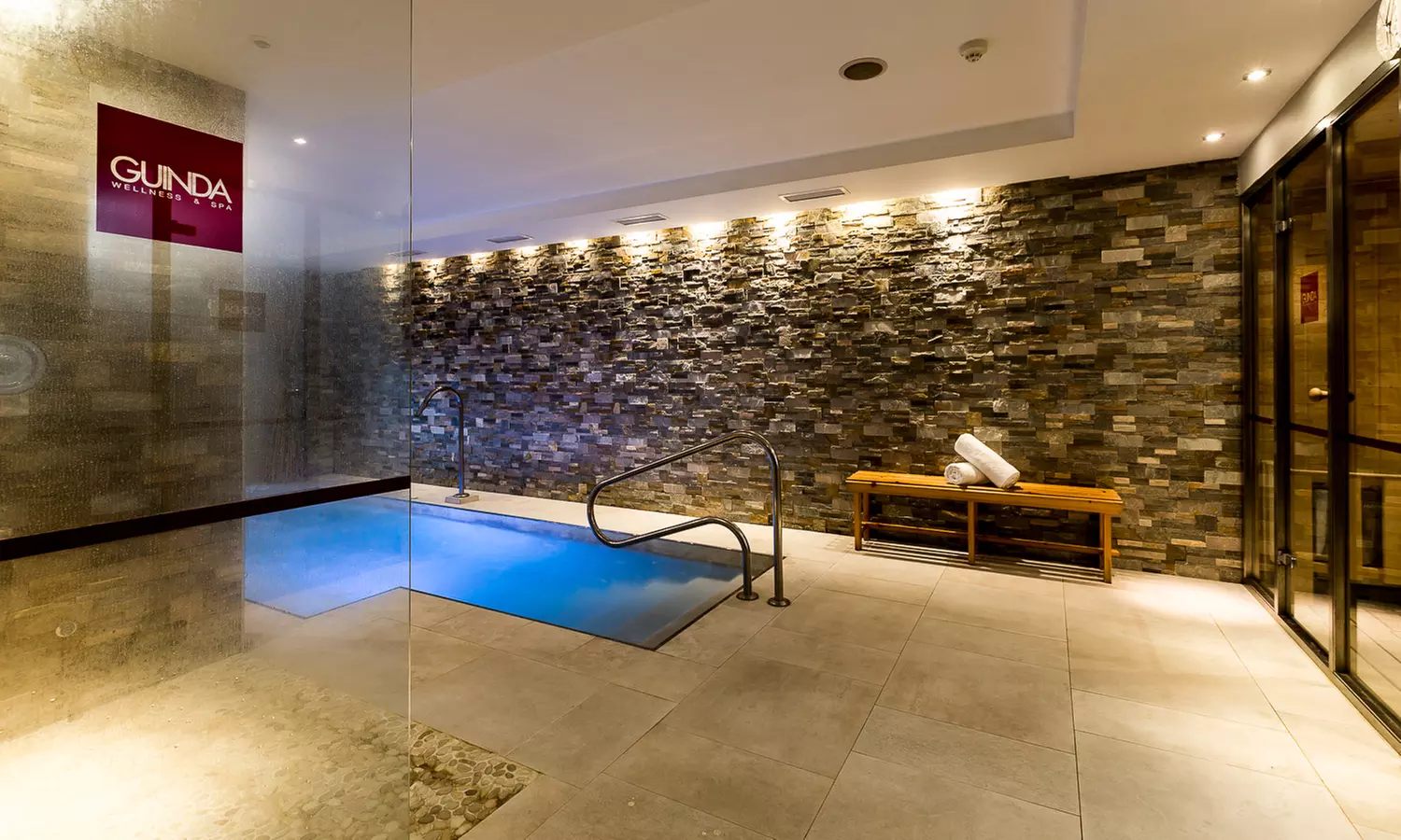 Circuito de spa privado con copa de cava y tratamientos extra a elegir