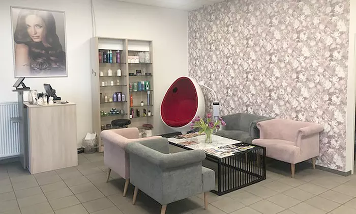 Kosmetisches Zahn-Bleaching mit LED-Lampe inkl. Beratung bei HC Hair and Beauty (bis zu 25% sparen) - Second Medium