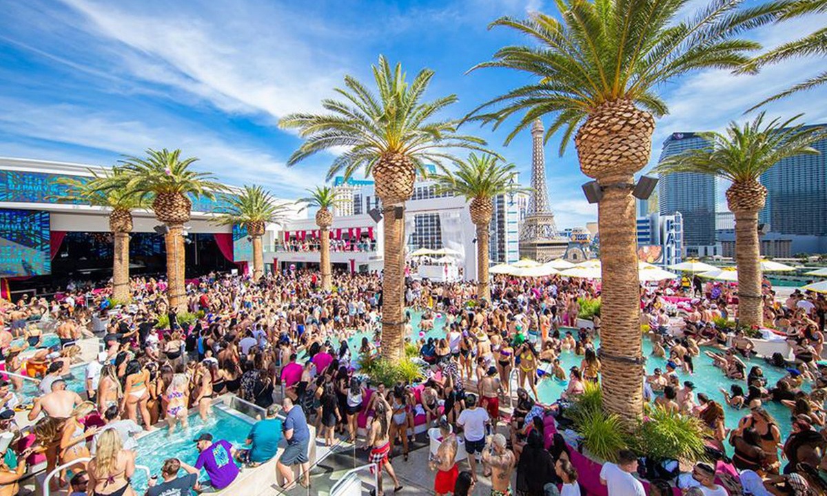 Las Vegas EDM Pool Crawl & Party Bus – Up to 54% Off