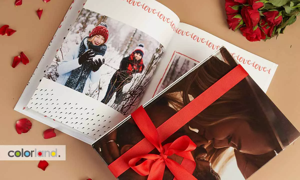 Fotobuch Classic A4 im Hoch- oder Querformat mit 28 bis 140 Seiten von Colorland (bis zu 79% sparen*) - Primary Image