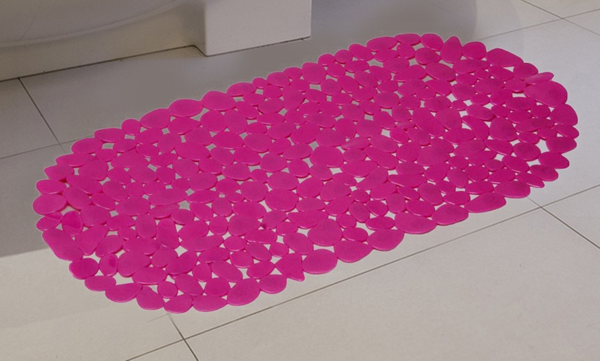 Image 2: Anti-Slip Pebble Design Bath Mat