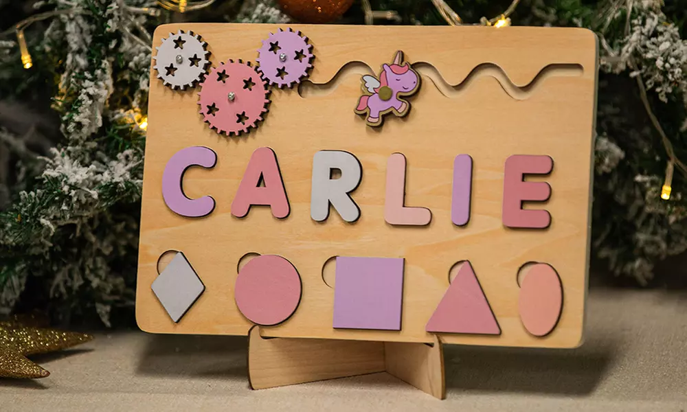 Gepersonaliseerd babycadeau: naam-puzzelbord