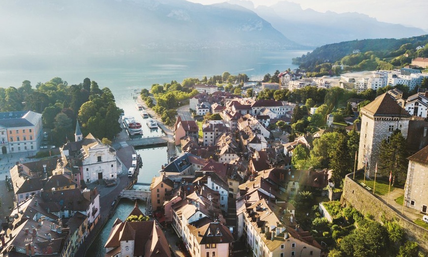 Image 14: Annecy: chambre double avec petit-déjeuner