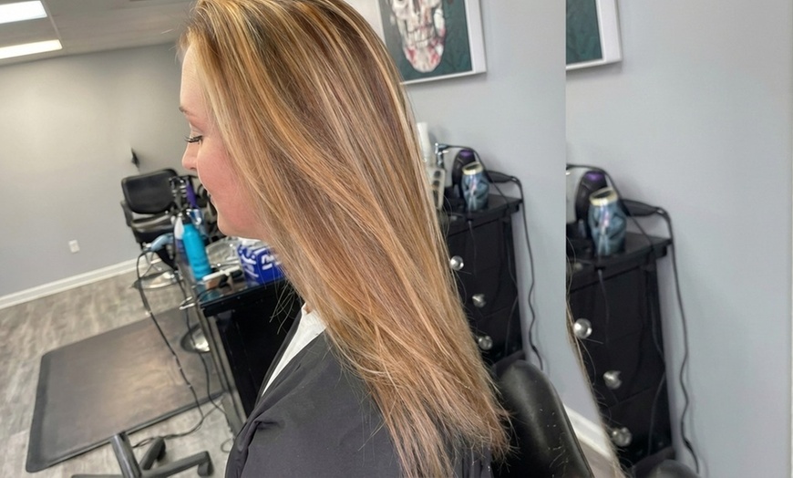 Image 4: Fresh Hair Color Services & Highlights with Expert Stylists in Tampa