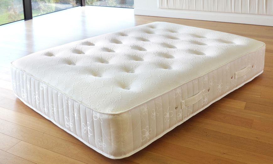 Image 2: Floral Freshness 3000 Memory Foam and Pocket Sprung Mattress