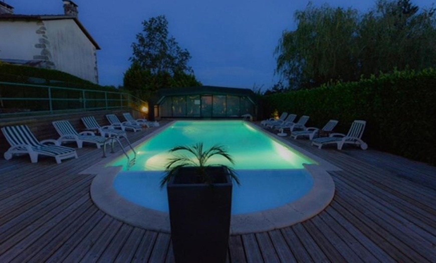 Image 13: Auvergne : chambre double avec petit-déjeuner, dîner et accès spa