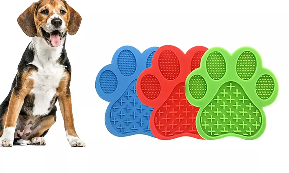 Tapis à nourriture de 18 x 18 cm pour chien en silicone, coloris au choix - Primary Image