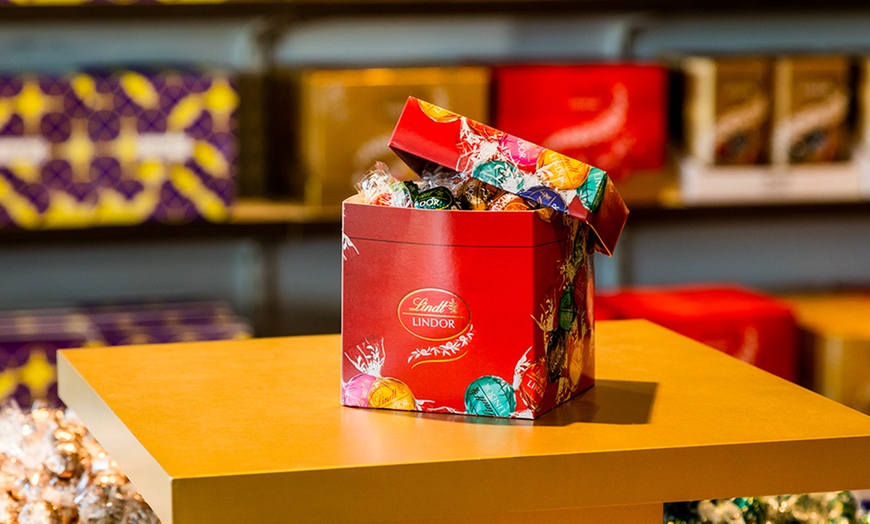 Image 3: Lindt: Pick and Mix Box