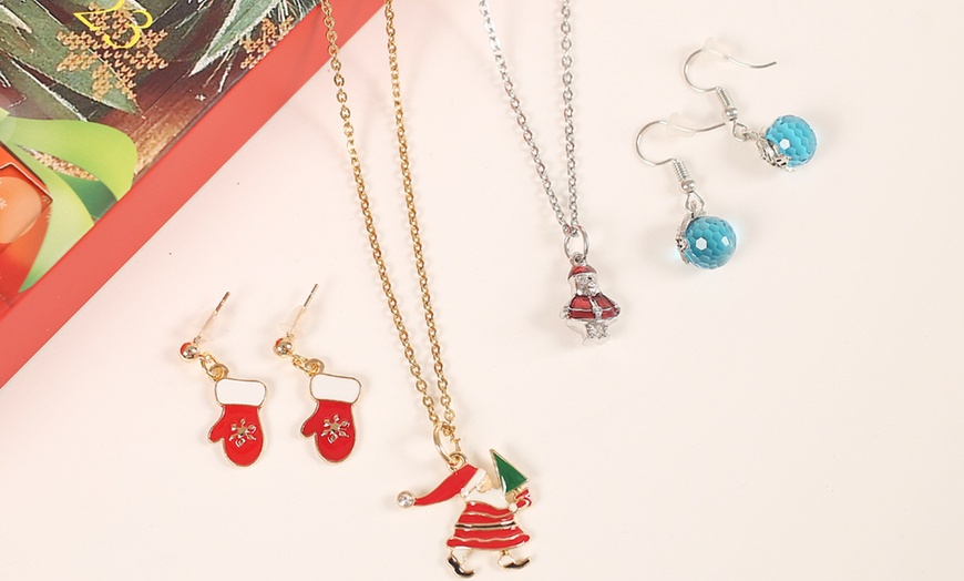 Image 5: Christmas Advent Countdown Calendar with Earrings Necklace