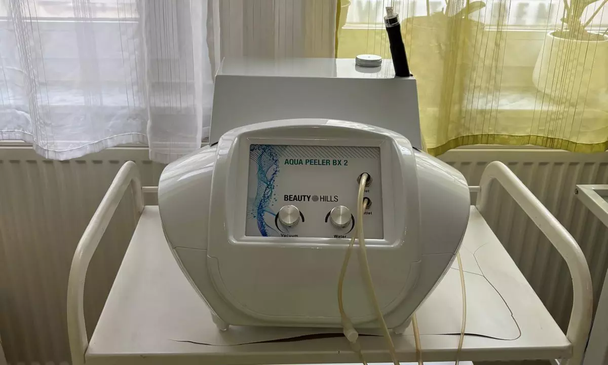 60 Min. Klassische Gesichtsbehandlung oder 75 Min. Aquadermabrasion-Behandlung für 1 Person (bis zu 38% sparen) - Second Medium