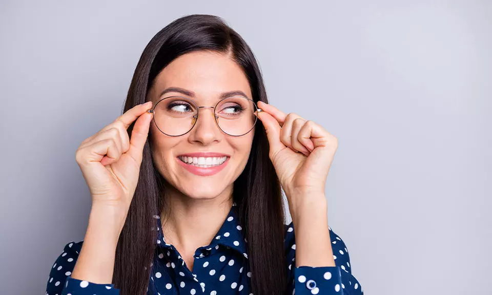 Badanie wzroku w salonie optycznym z doborem soczewek kontaktowych