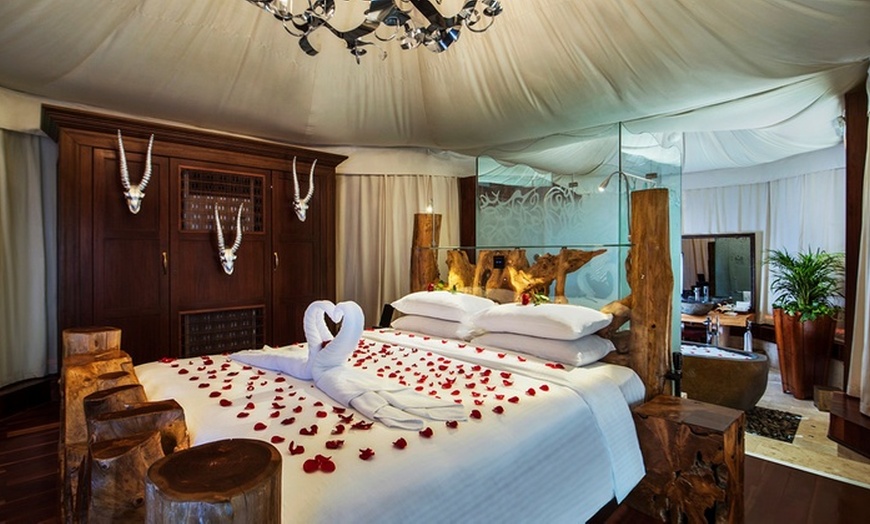 Image 3: Al Ain: 1-Night 5* Romantic Packages with Breakfast