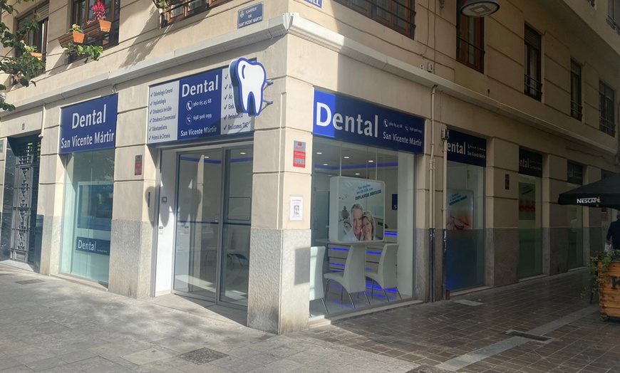 Image 2: Blanqueamiento dental profesional en Asociación de Dentistas