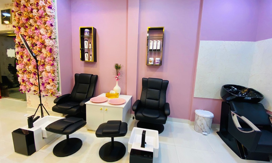 Image 22: Mani-Pedi Services