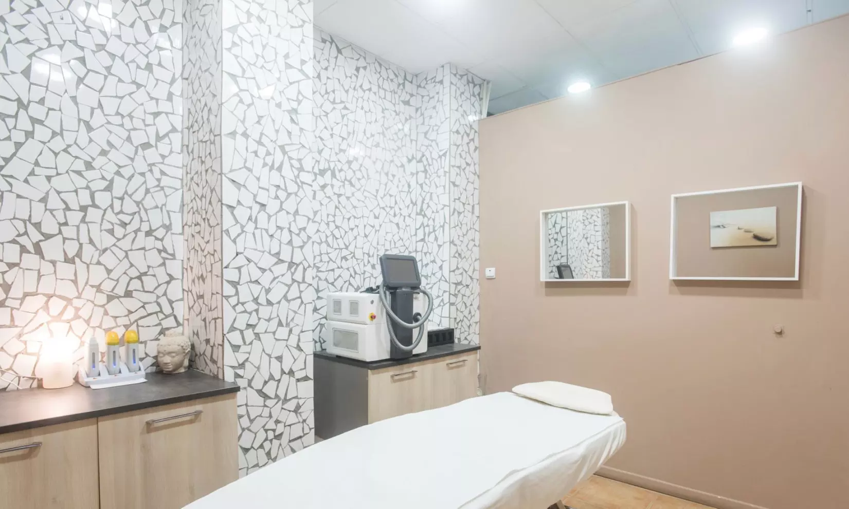 Limpieza facial y masaje corporal en Mimasthetic