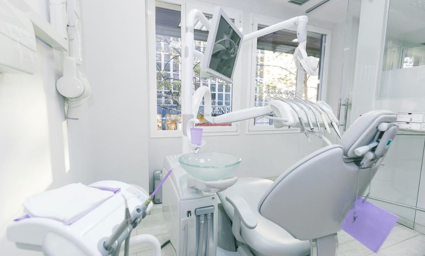 Image 2: Limpieza o blanqueamiento dental