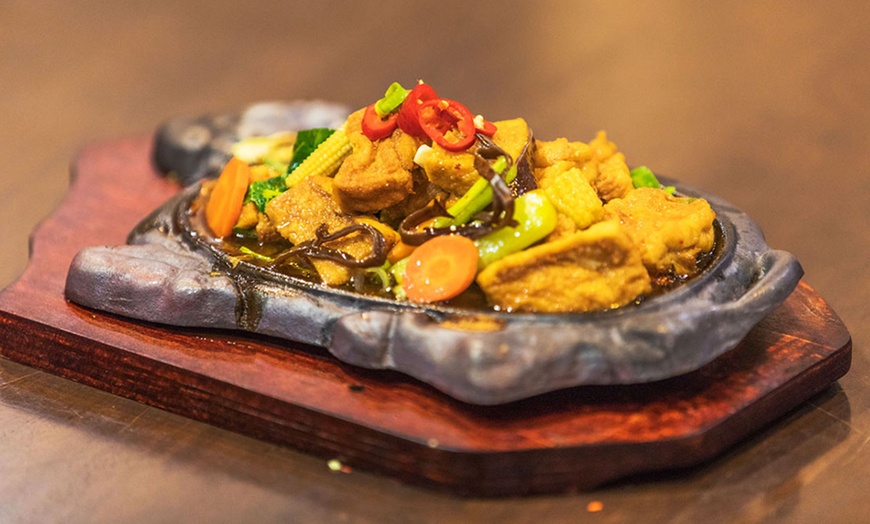 Image 3: Sizzling Hot Pot, Rice & Drink