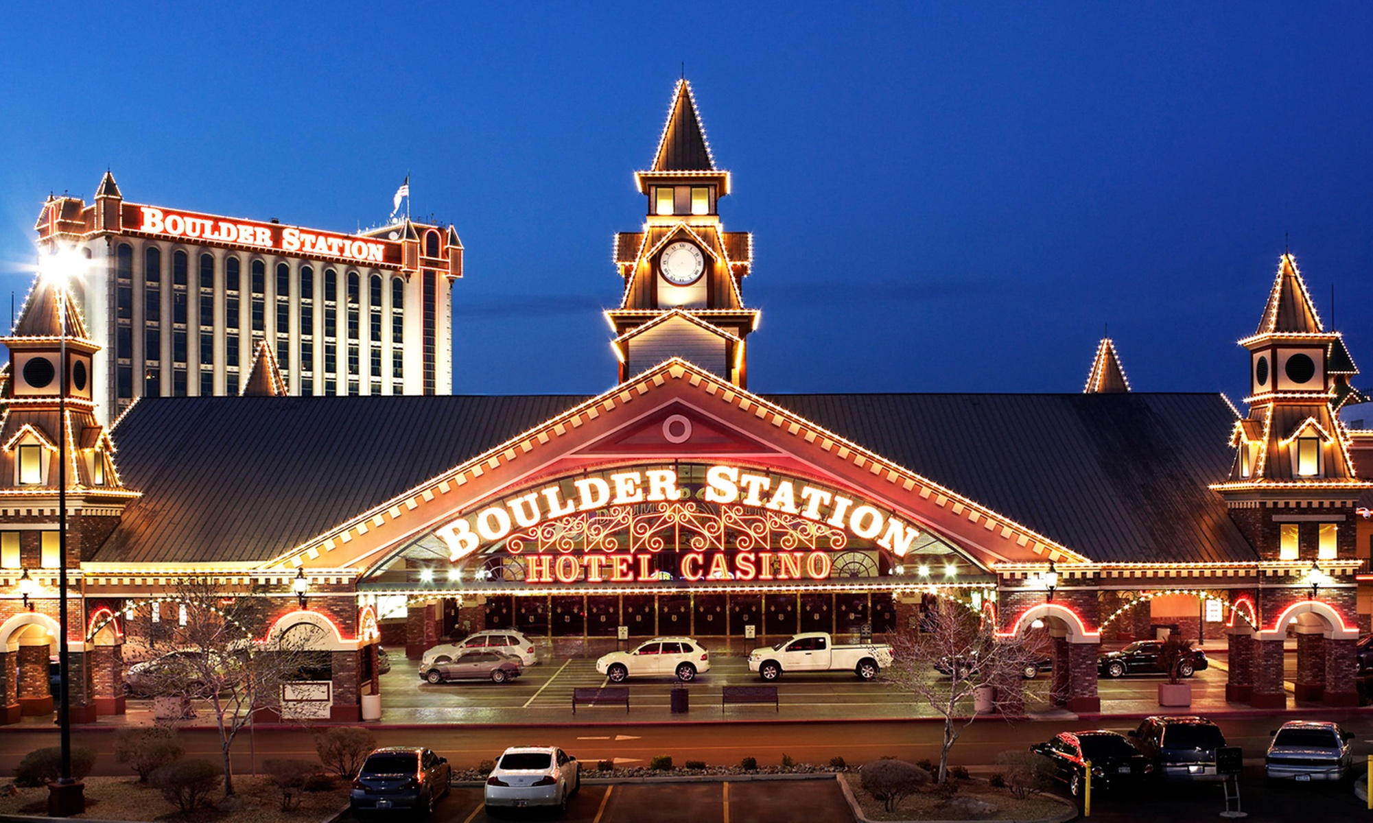 Modern Accommodations in the Heart of Las Vegas with Pool Access