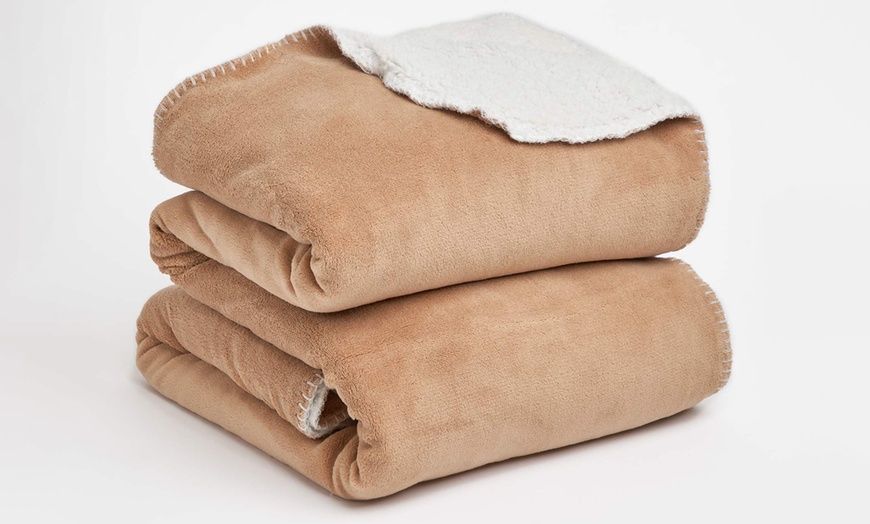 Image 13: Plain Reversible Sherpa Throw
